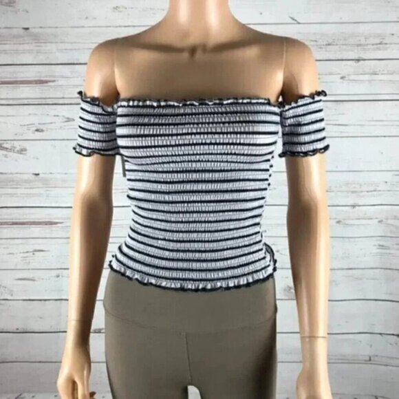 Smocked Crop Top NWT SMALL - Picture 2 of 8